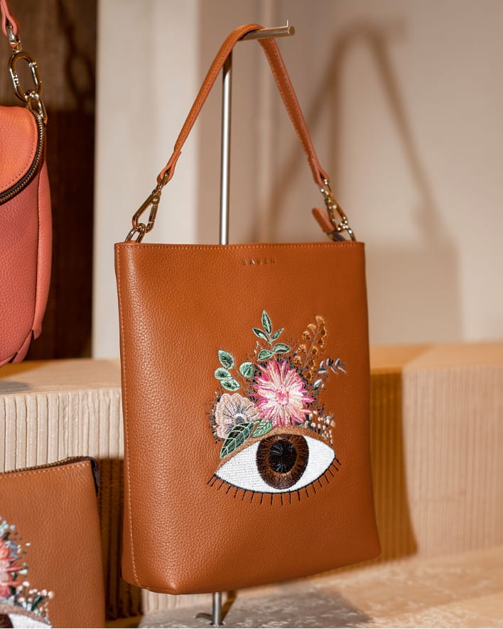 FLEUR WOODS | Stitch Artist