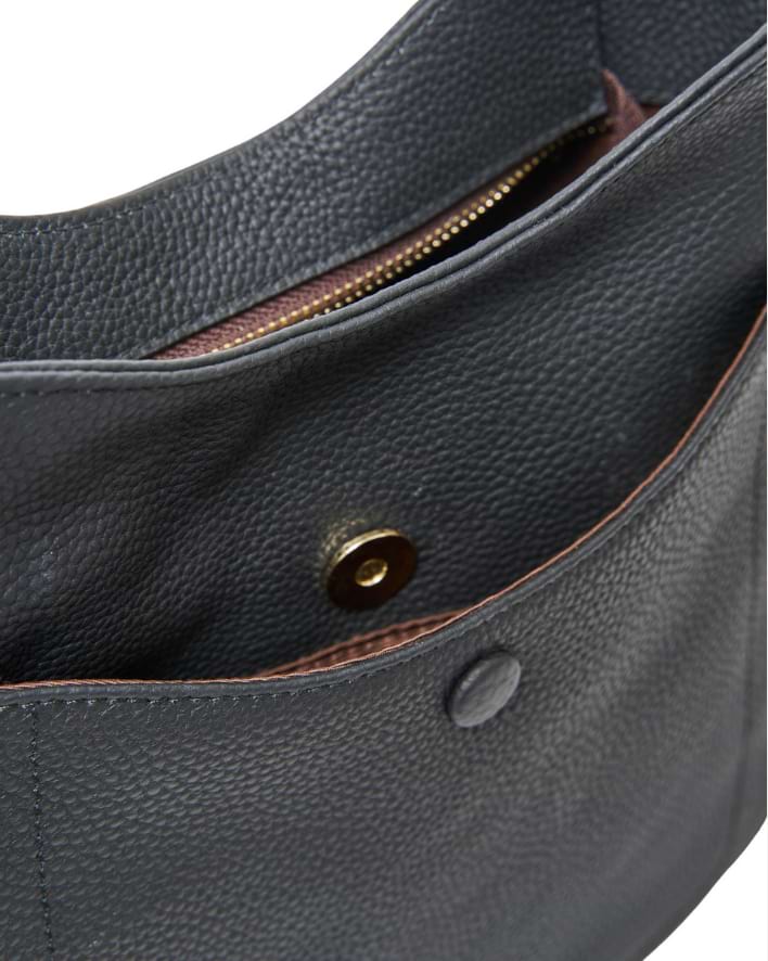 Easy-Access Exterior Pocket