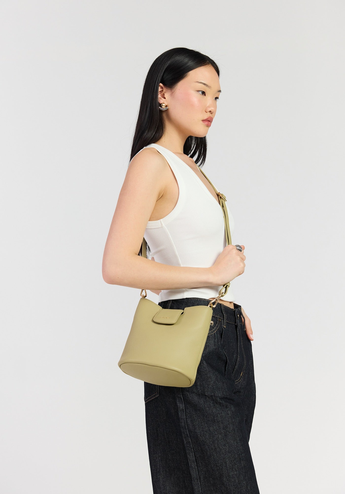 Leo Crossbody