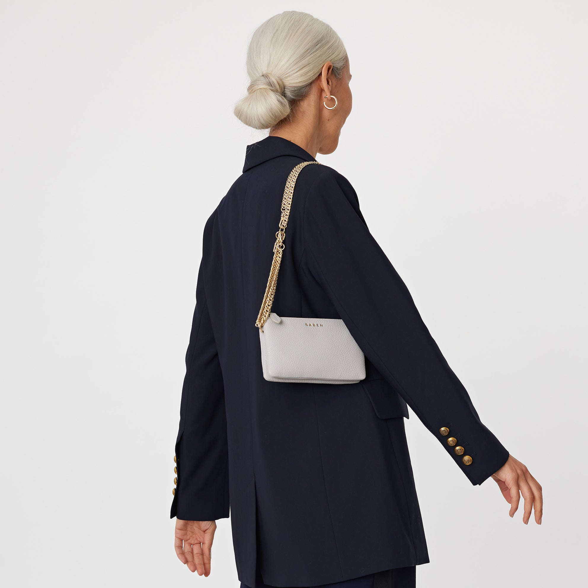 Crossbody bag with gold chain strap top